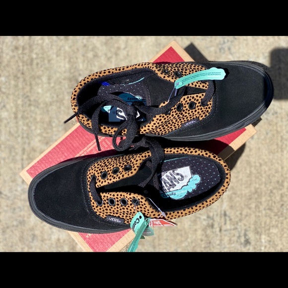 NEW Authentic Vans Shoes - Picture 2 of 4